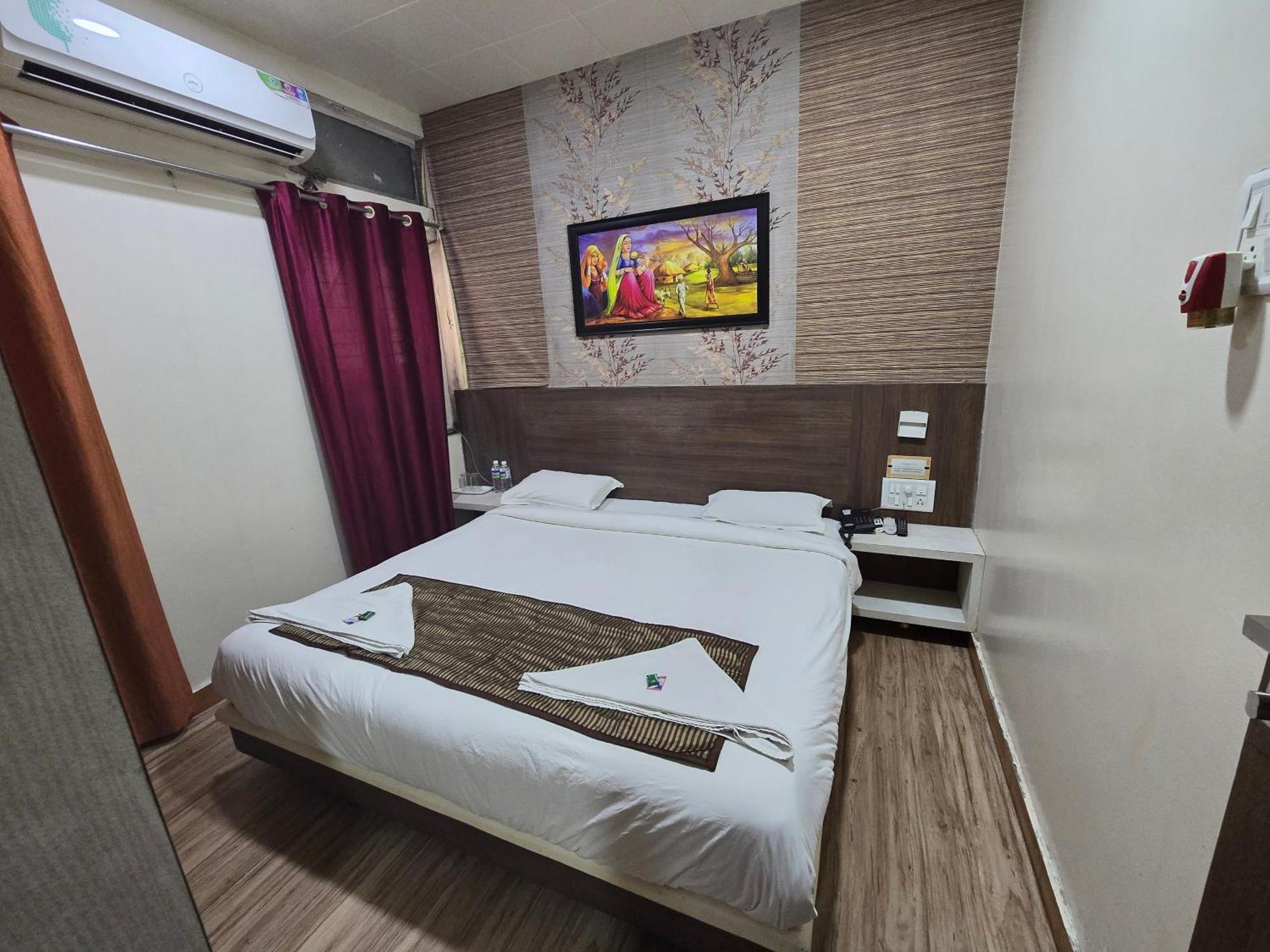 Hotel Darshan Executive Tuljapur 外观 照片