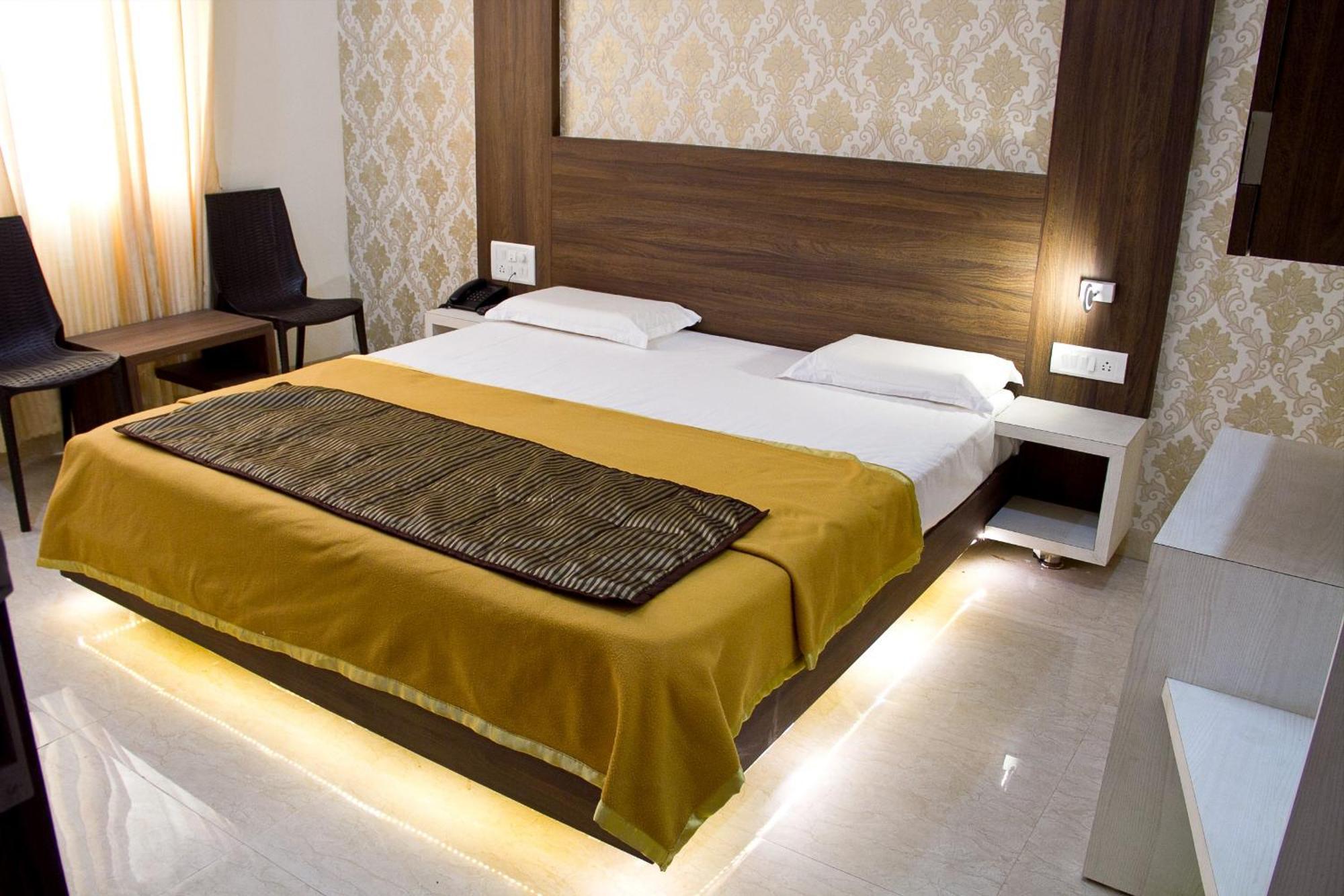 Hotel Darshan Executive Tuljapur 外观 照片