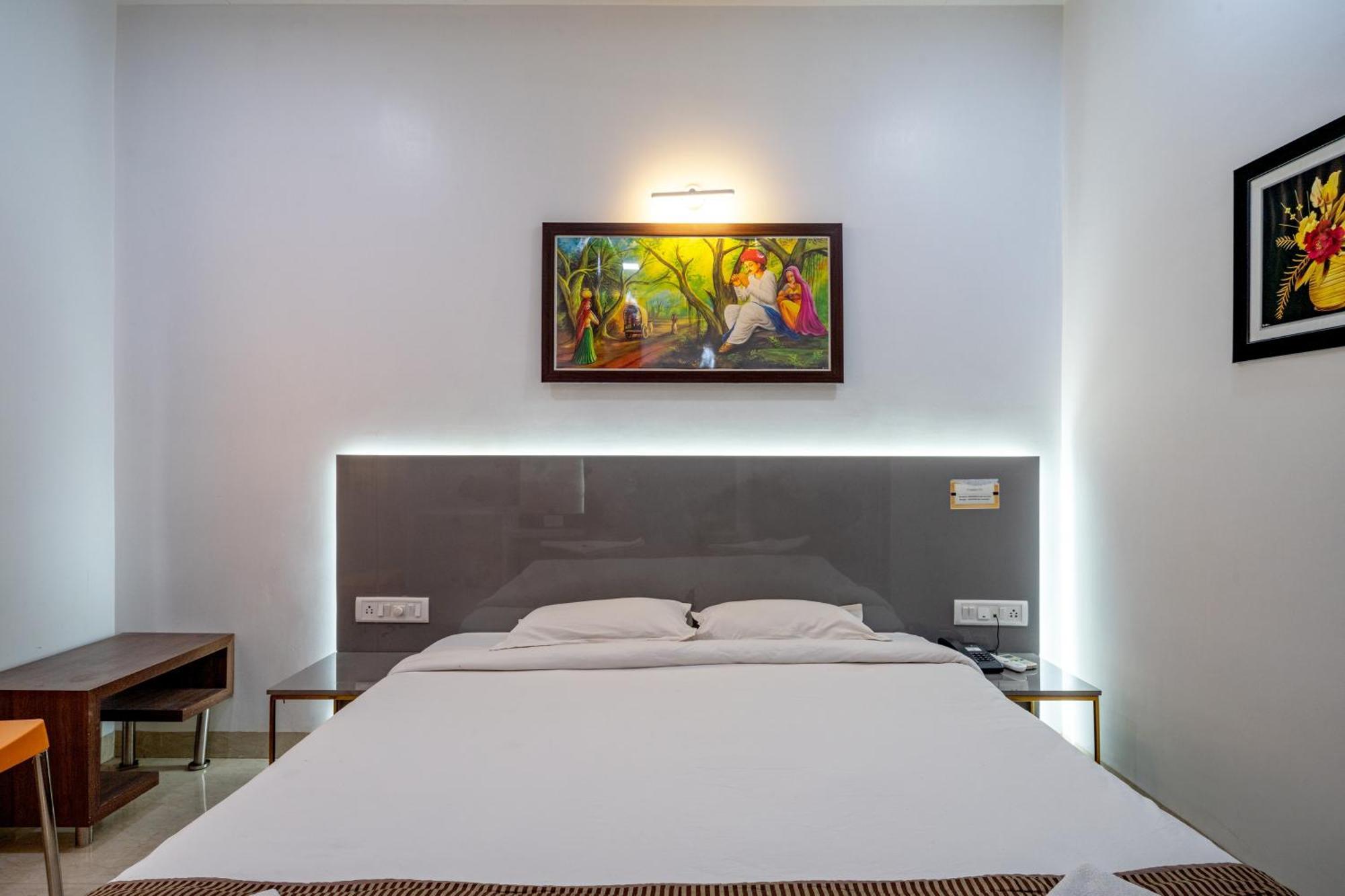 Hotel Darshan Executive Tuljapur 外观 照片