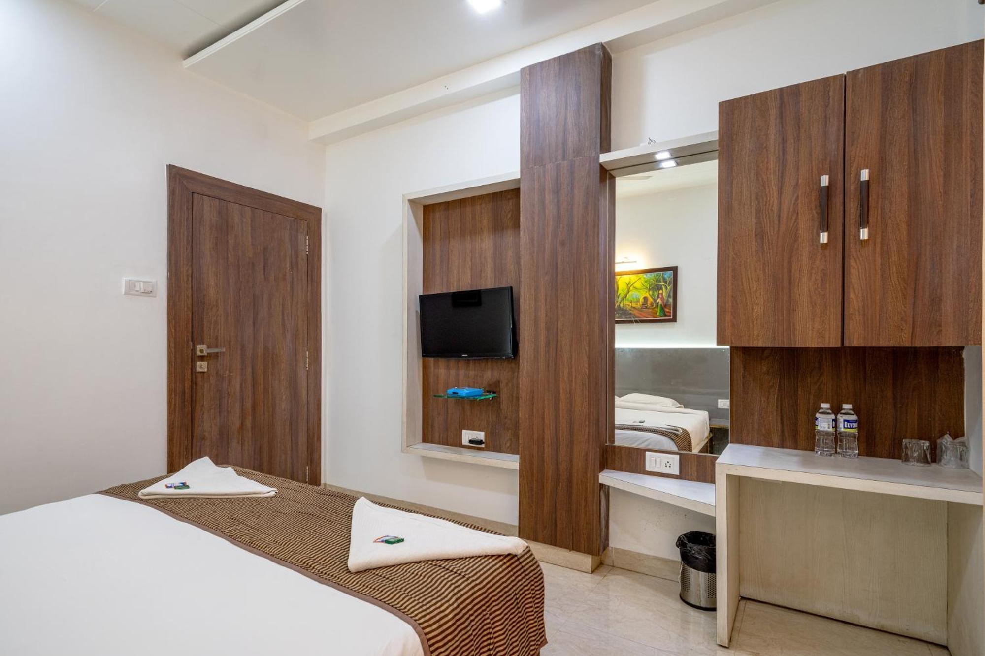 Hotel Darshan Executive Tuljapur 外观 照片