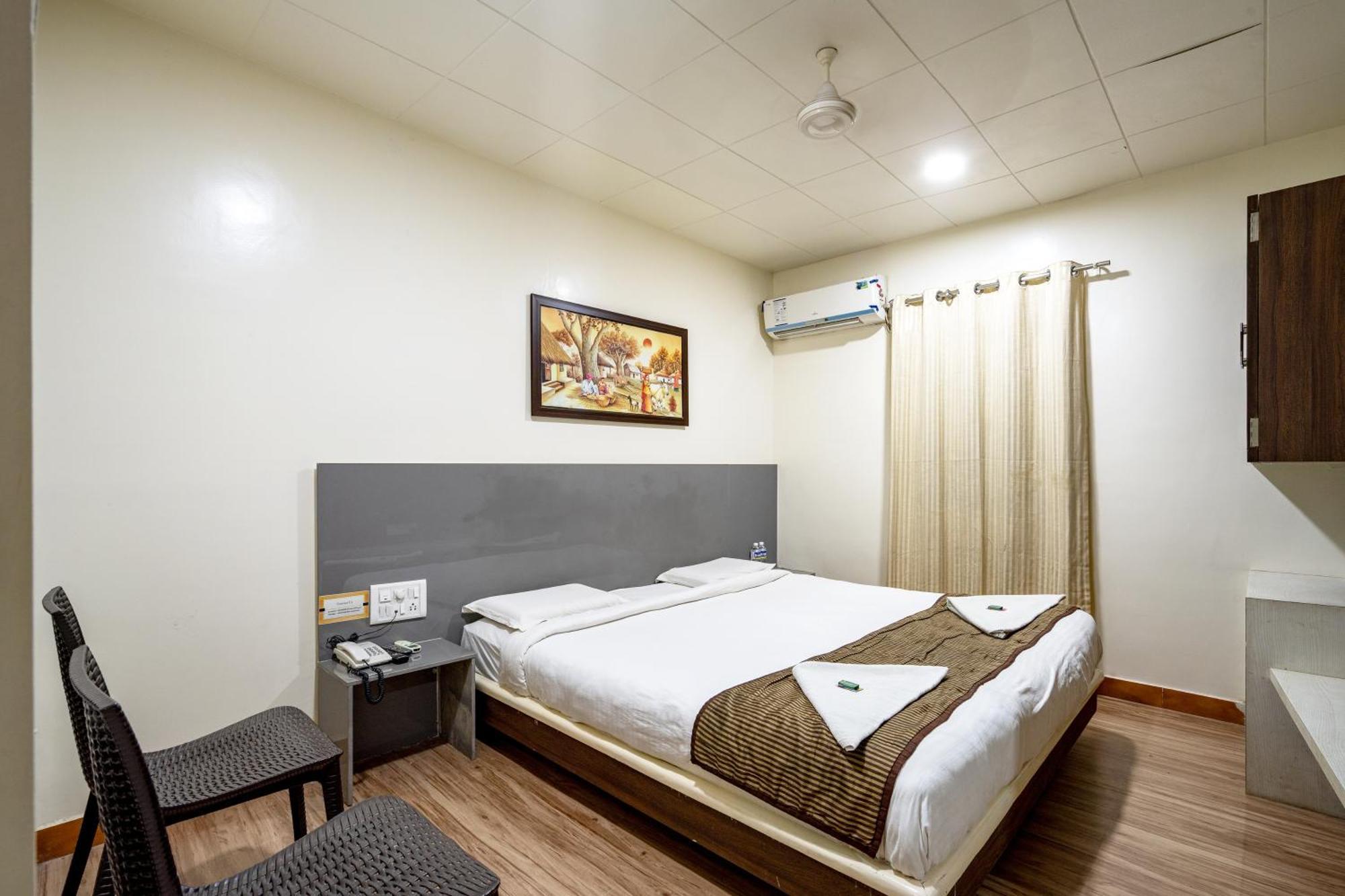 Hotel Darshan Executive Tuljapur 外观 照片