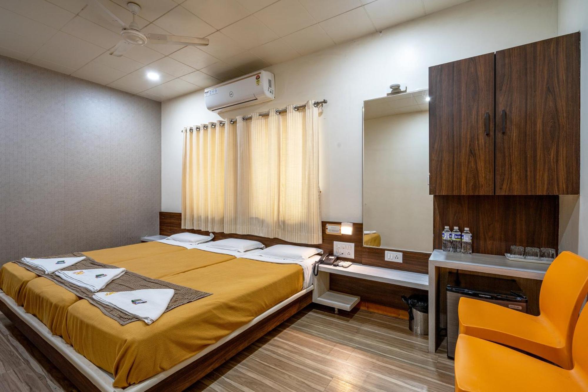 Hotel Darshan Executive Tuljapur 外观 照片